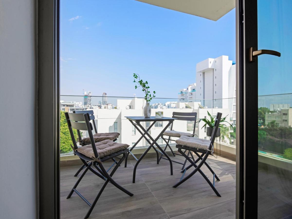 Sanders Evolution Apartamento Limassol Exterior foto